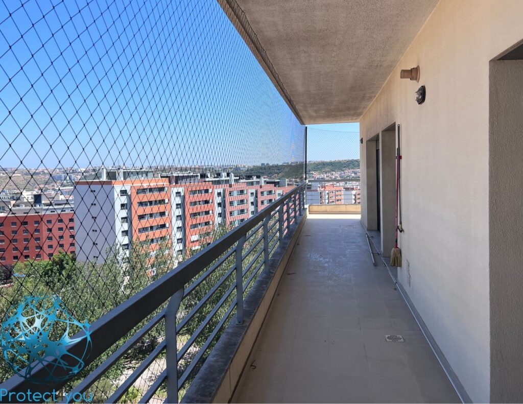 Rede de proteção Protect4You instalada em janela residencial