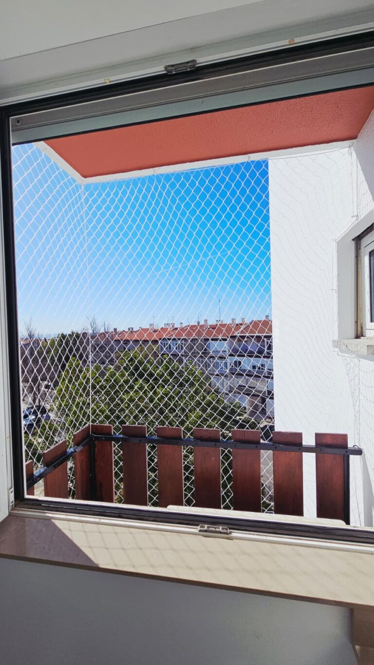 rede de proteção Cascais em varanda residencial com instalação profissional