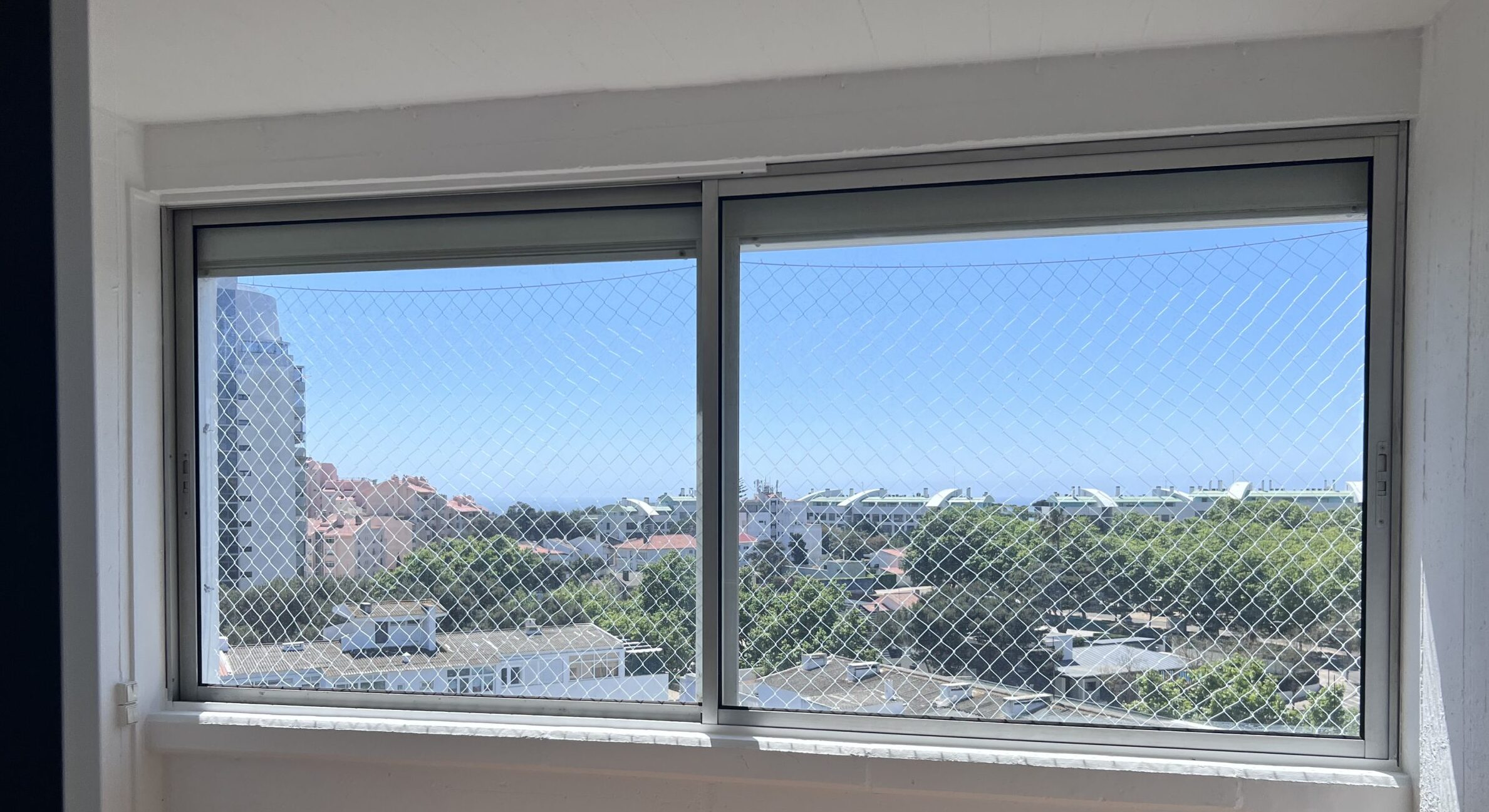 Instalação de rede janela Loures com visual leve