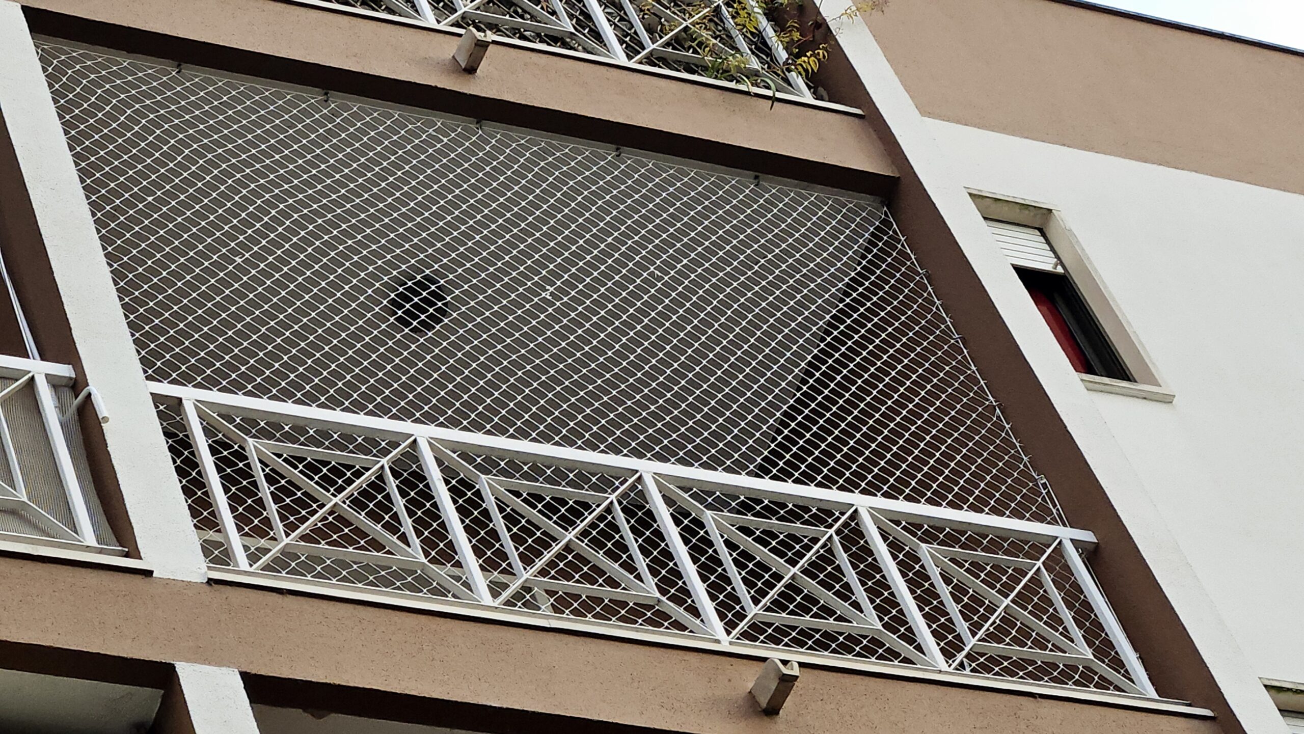 Rede de proteção Almada para varandas com instalação profissional