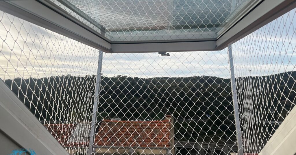 rede para gatos em apartamento instalada em varanda residencial