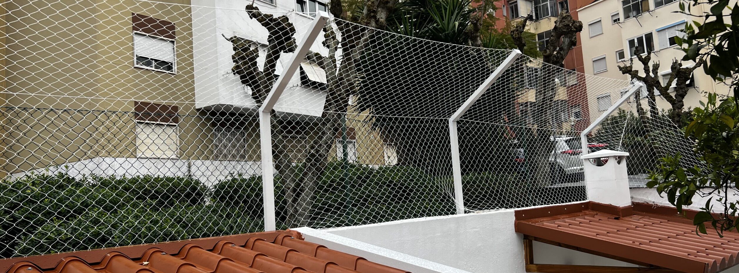 Rede de proteção para gatos em Lisboa em varanda com altura e risco de queda