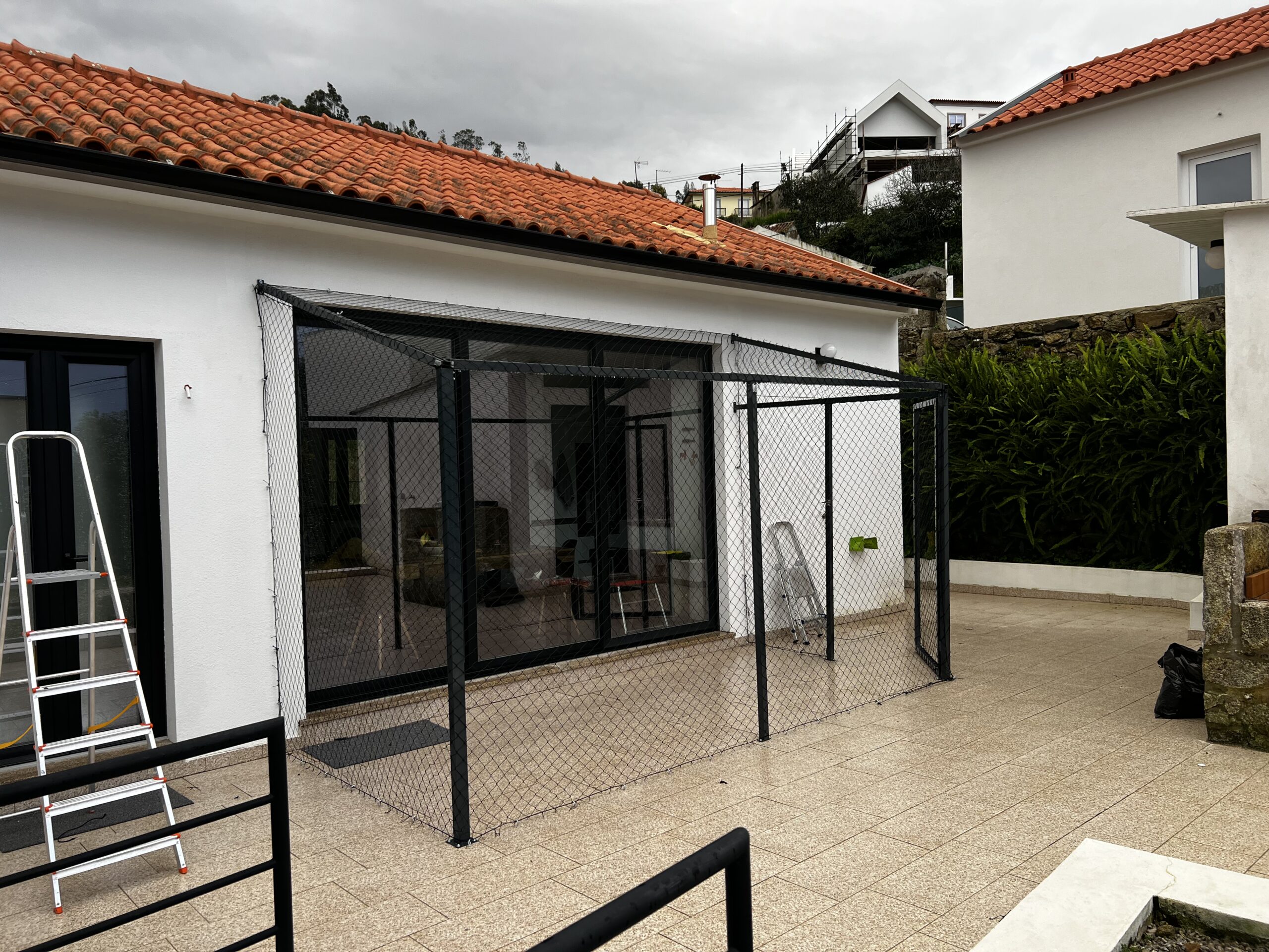 Rede de proteção para gatos em Lisboa com visual limpo e proteção antiqueda