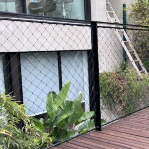 Rede de proteção Protect4You em escada de apartamento