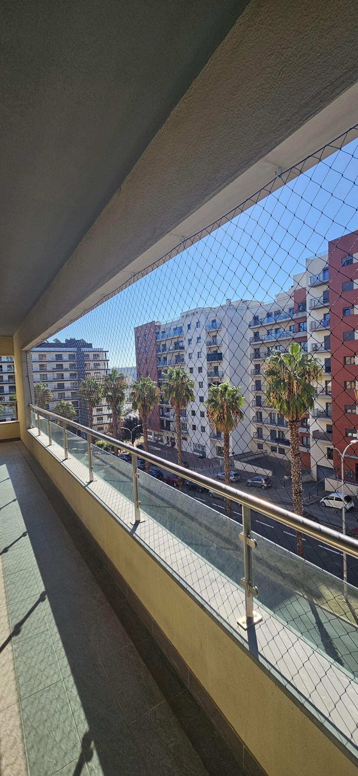 Rede de varanda Lisboa com fixação firme e tensão uniforme