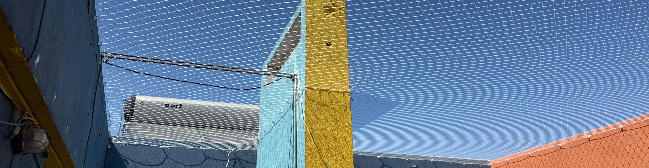 Rede de segurança para gatos em varanda no Porto com acabamento discreto