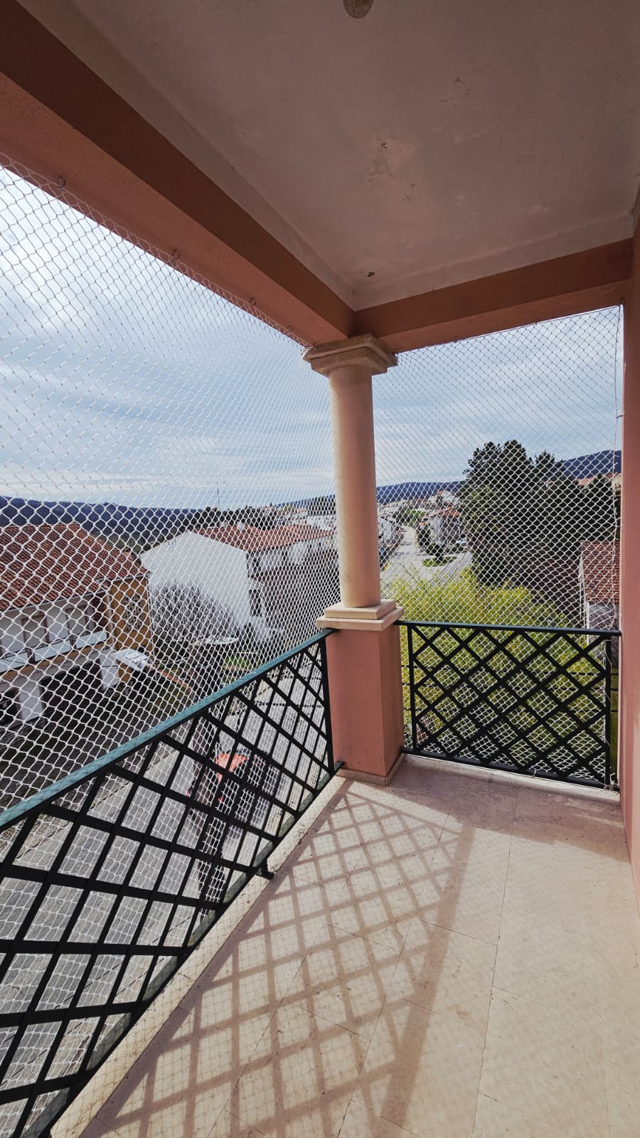 rede de proteção para gatos em sacada de prédio em Faro