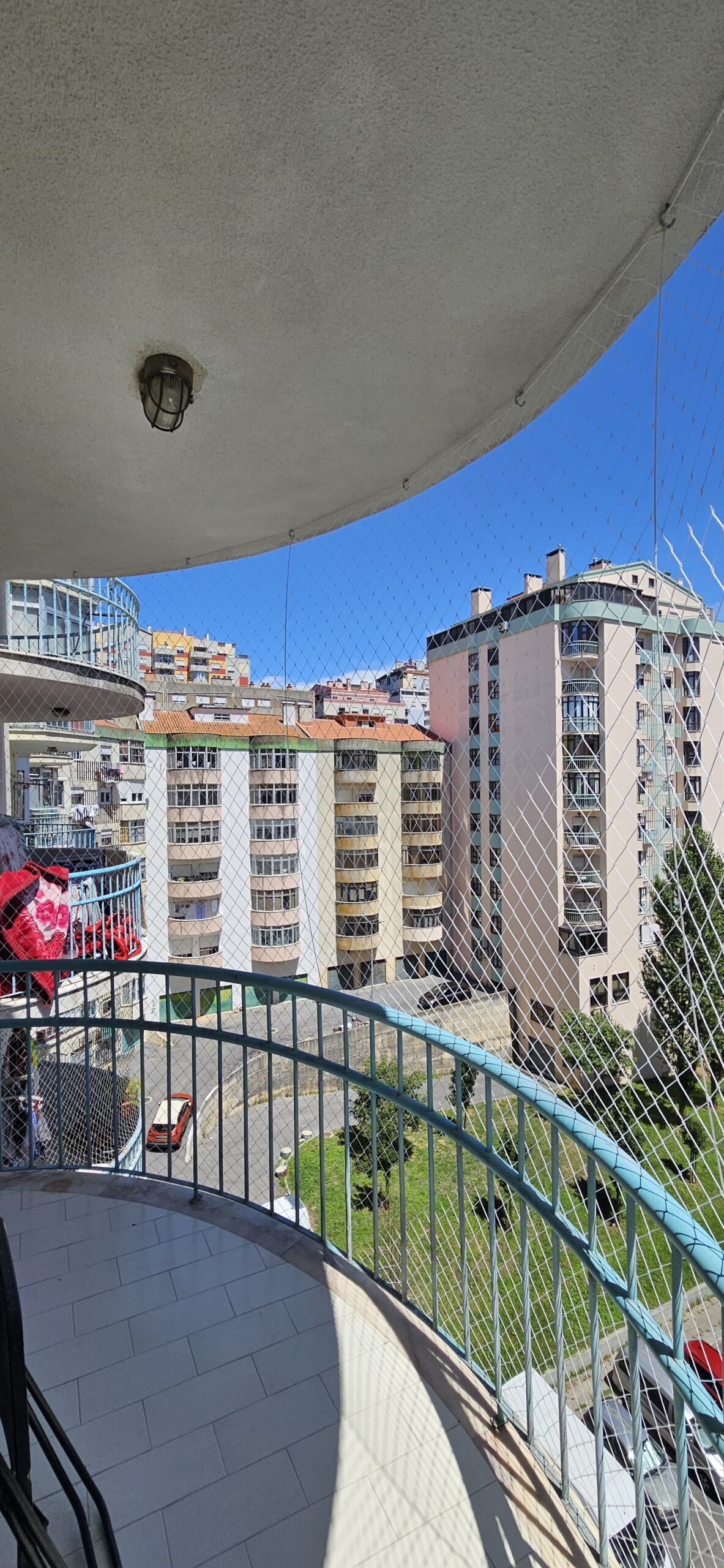 rede antiqueda varanda Lisboa em prédio alto