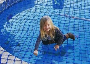 Rede de proteção Protect4You instalada em piscina para segurança infantil