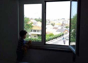 Rede Protect4You instalada em janela com acabamento discreto