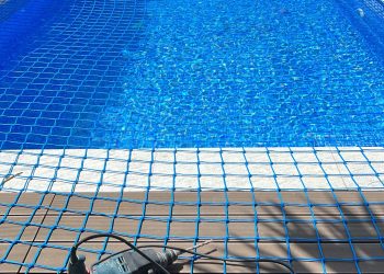 Rede de segurança Protect4You aplicada em área de piscina residencial