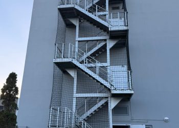 Rede de proteção Protect4You em escada de moradia no Porto