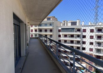 Varanda com rede de proteção Protect4You para prevenção de quedas